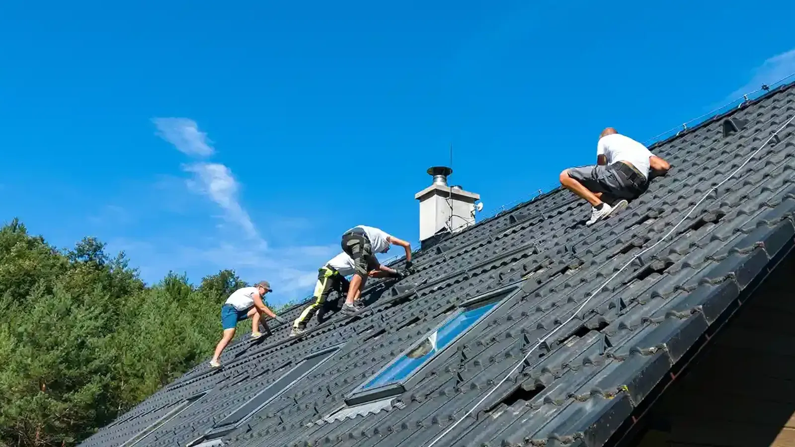 Pristine newly installed asphalt shingle roof on a North Texas home by RUOFF Roofing & Restoration